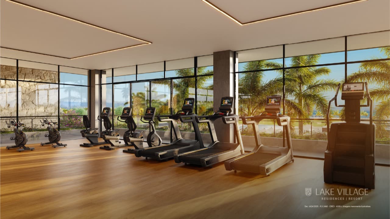 Academia envidraçada com esteiras e equipamentos de cardio